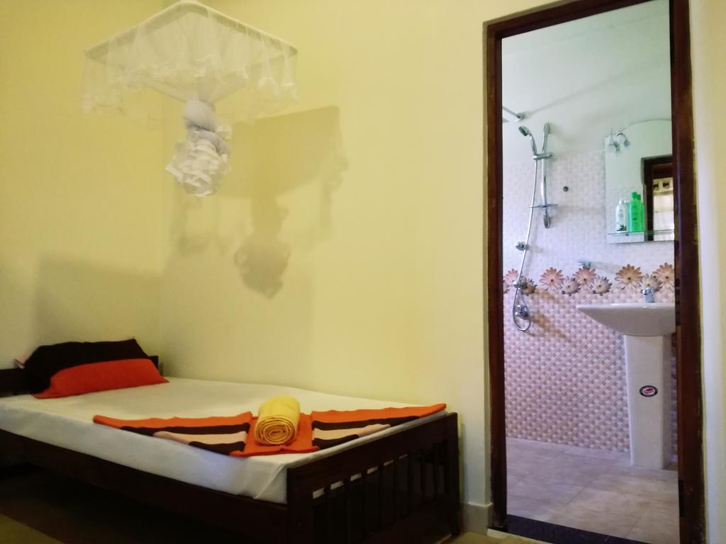 Golden Beach Rest Hotel Tangalle Ngoại thất bức ảnh