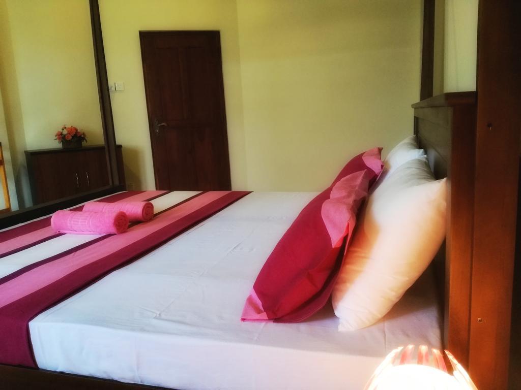 Golden Beach Rest Hotel Tangalle Ngoại thất bức ảnh